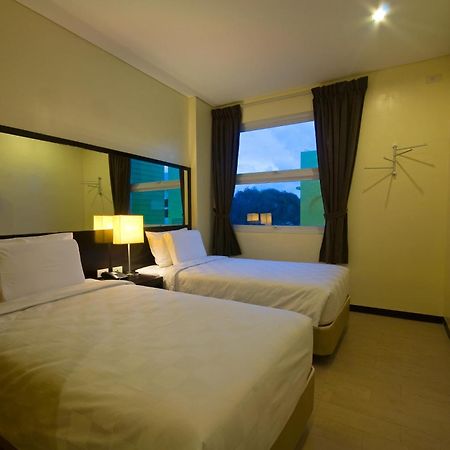 Go Hotels Iloilo Esterno foto