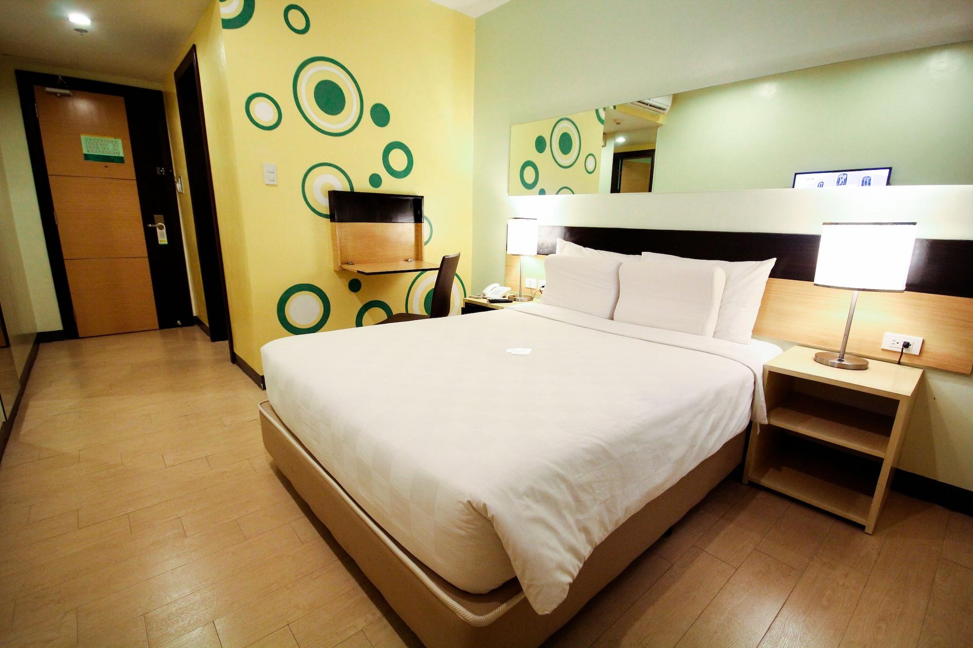 Go Hotels Iloilo Esterno foto