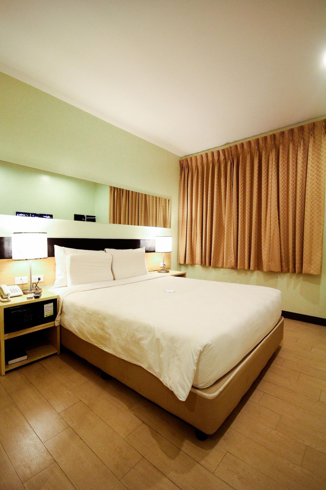 Go Hotels Iloilo Esterno foto