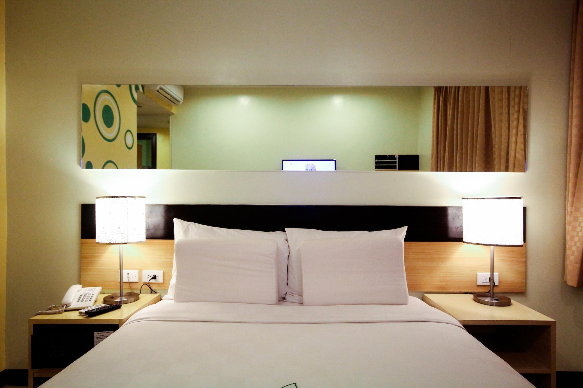 Go Hotels Iloilo Esterno foto