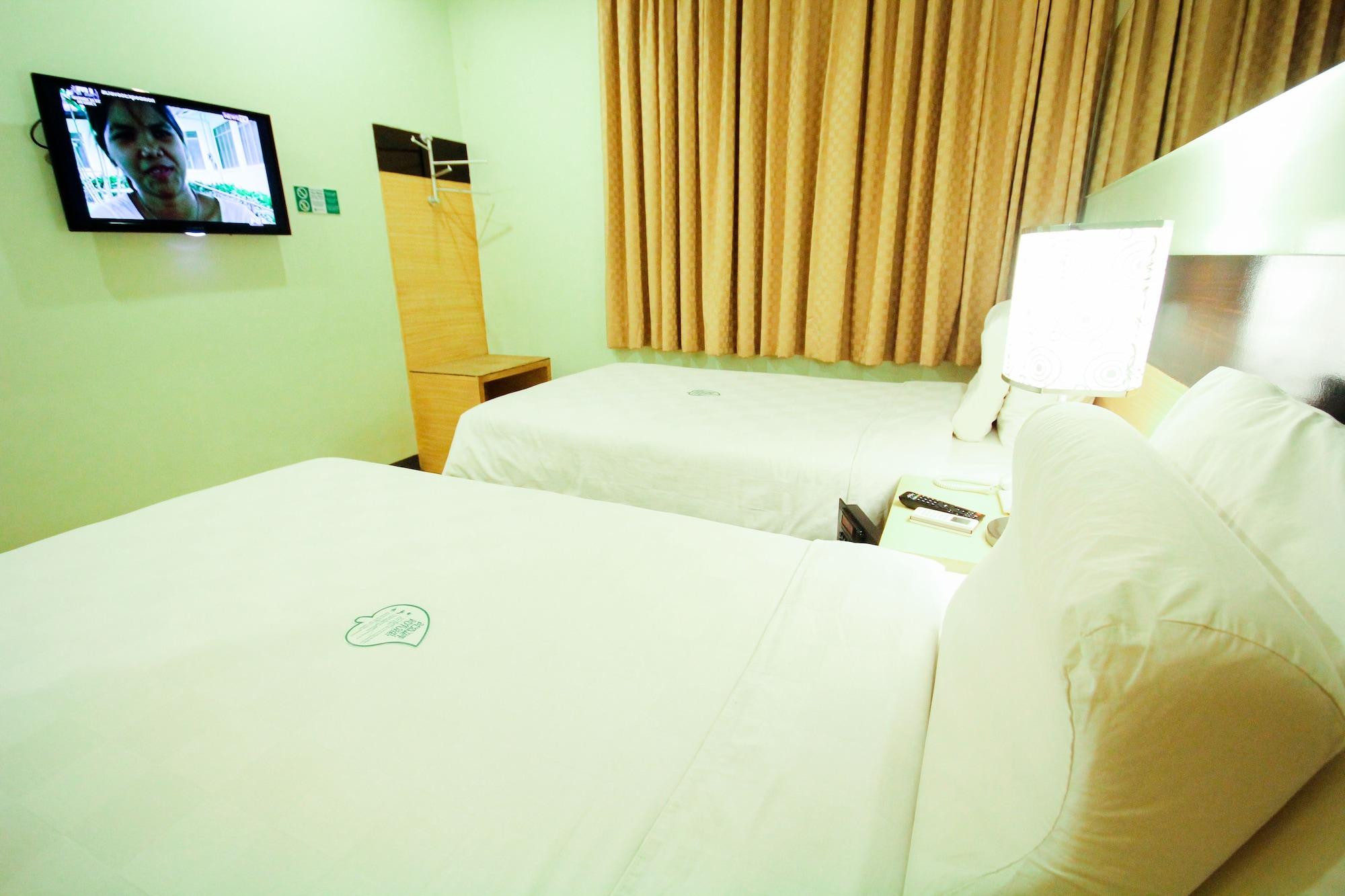Go Hotels Iloilo Esterno foto