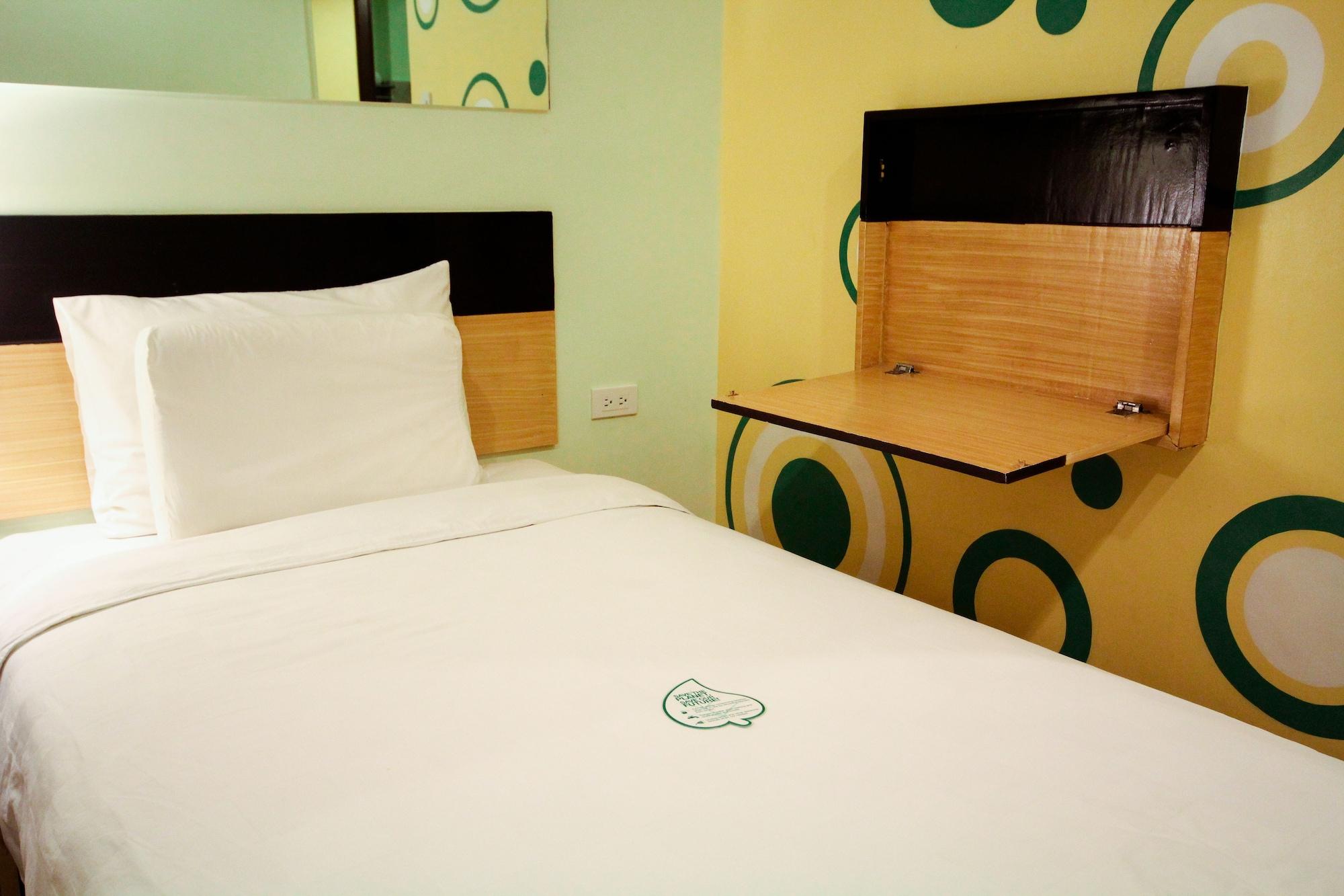 Go Hotels Iloilo Esterno foto