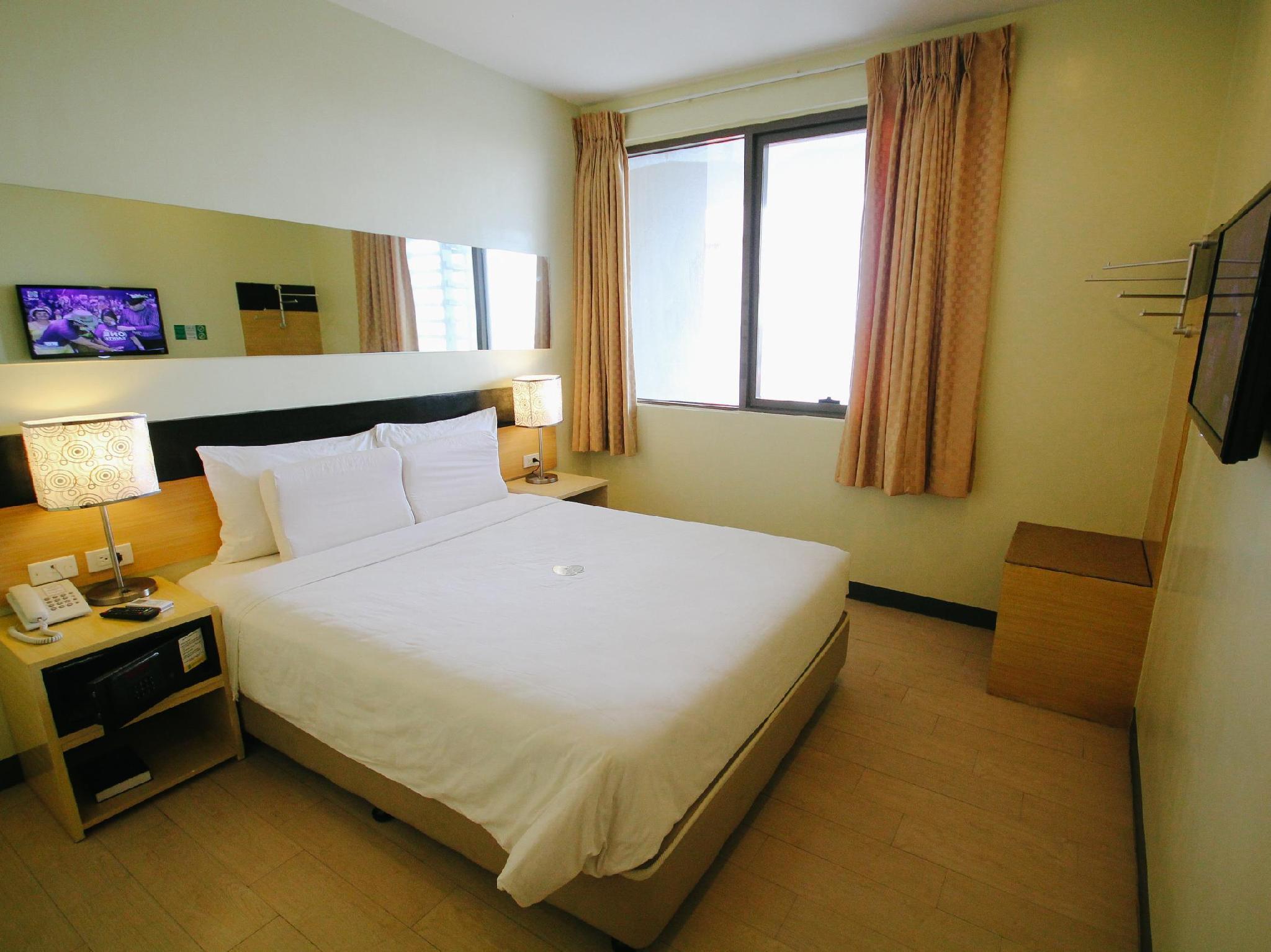 Go Hotels Iloilo Esterno foto