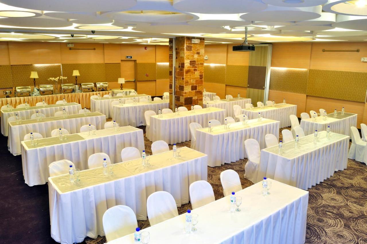 Go Hotels Iloilo Esterno foto