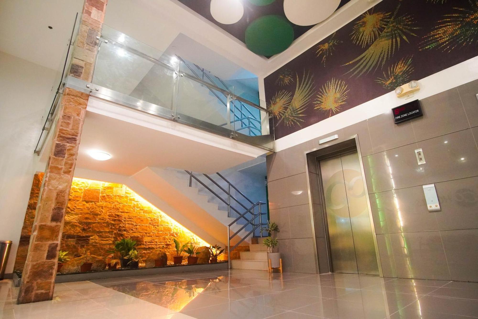 Go Hotels Iloilo Esterno foto
