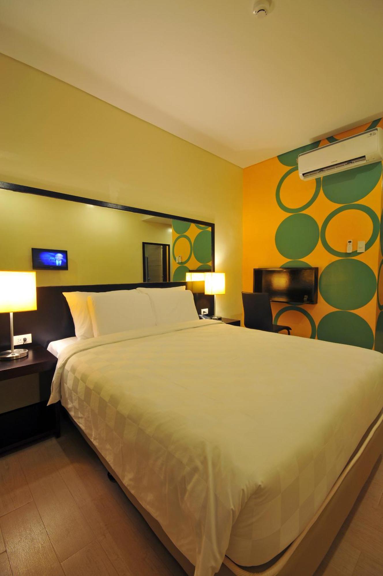 Go Hotels Iloilo Esterno foto