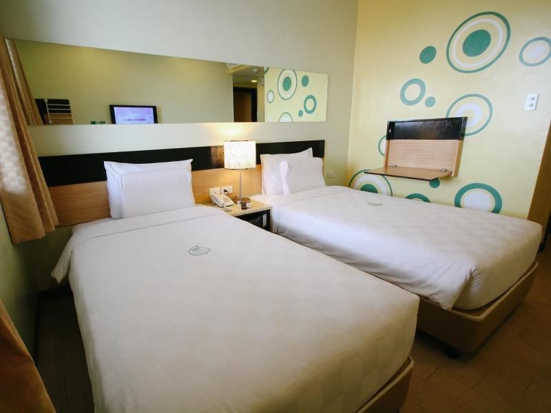 Go Hotels Iloilo Esterno foto