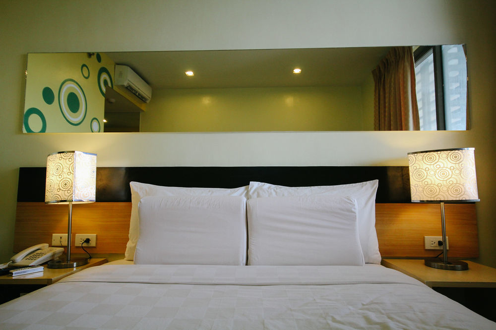 Go Hotels Iloilo Esterno foto