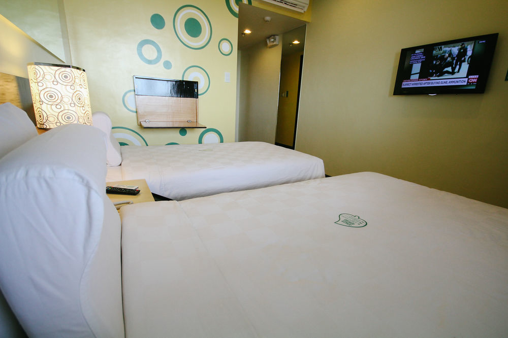 Go Hotels Iloilo Esterno foto