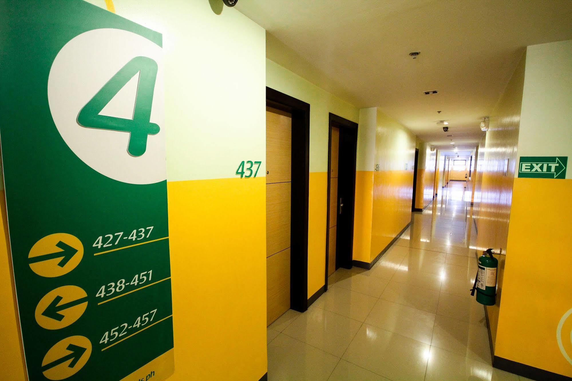 Go Hotels Iloilo Esterno foto