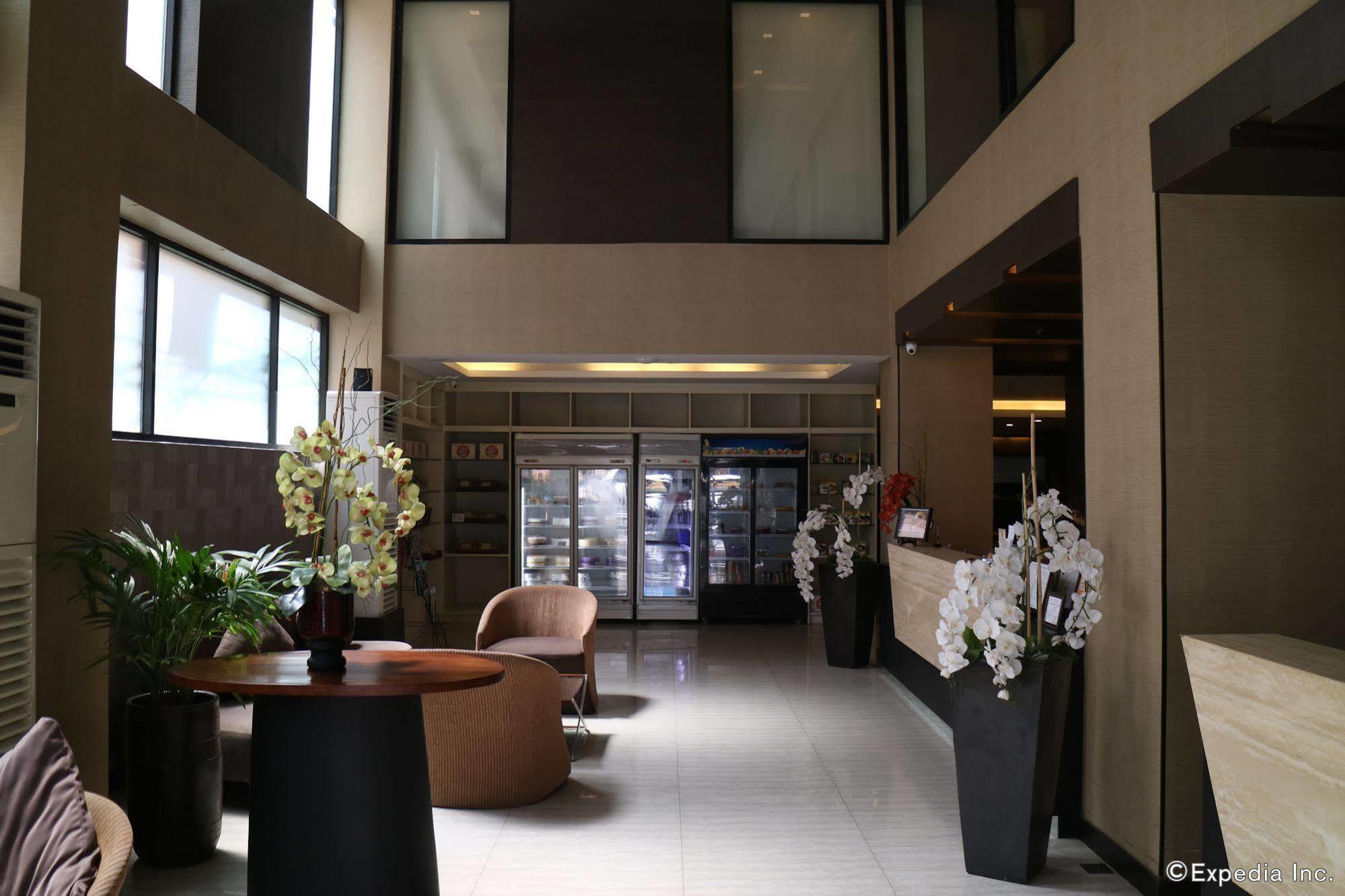 Go Hotels Iloilo Esterno foto