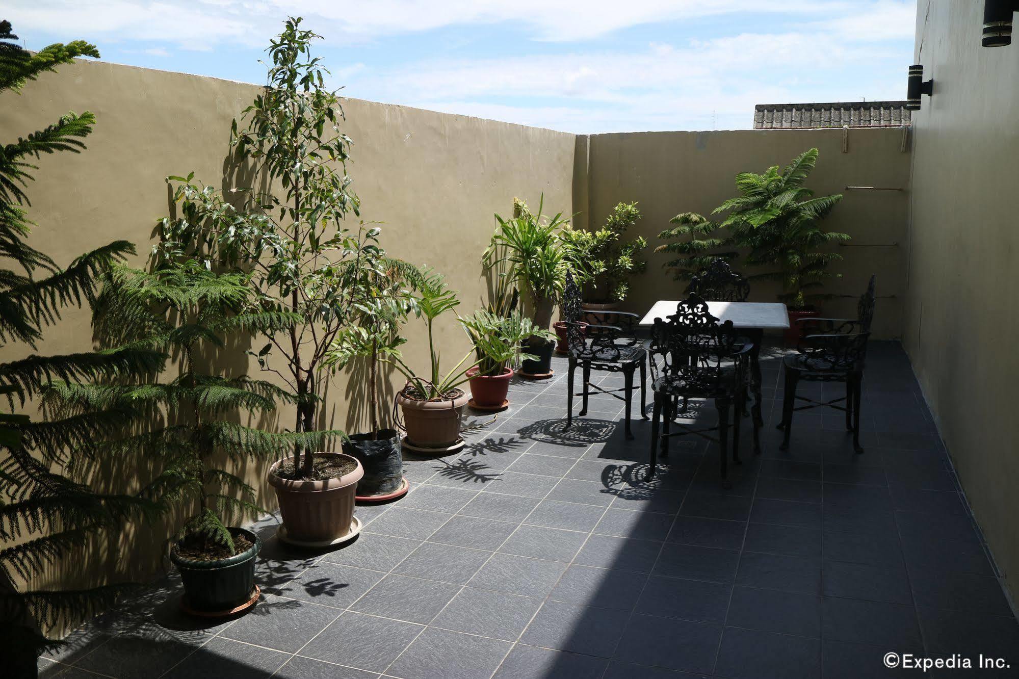 Go Hotels Iloilo Esterno foto